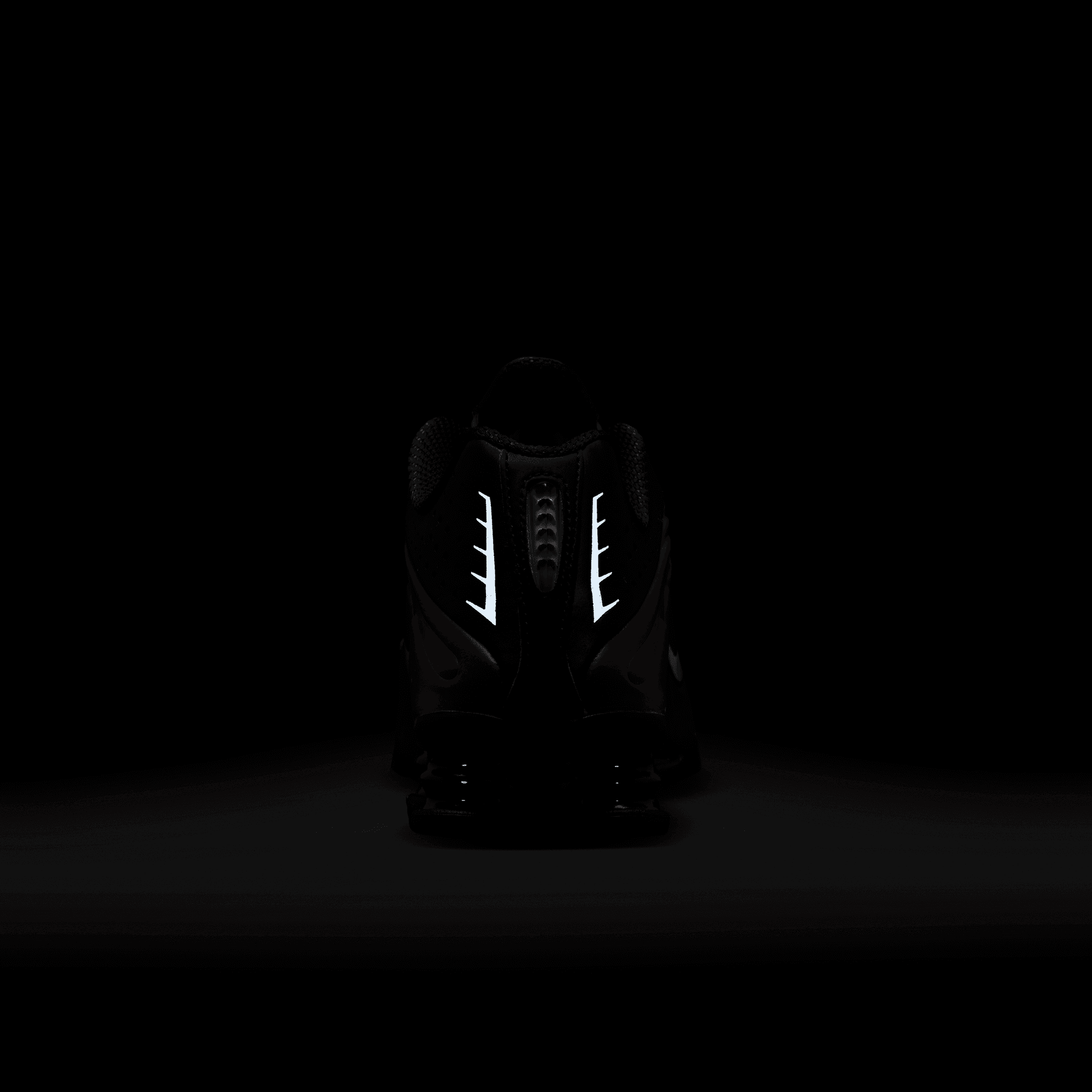 Women's Nike Shox R4 "Black Team Red"