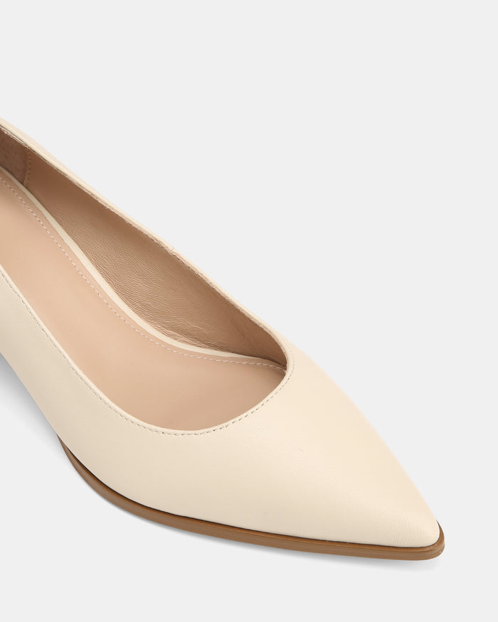 Fae Vintage Ivory Leather Pump