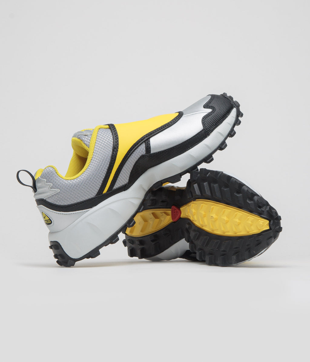 Nike ACG Phassad Shoes - Black / Yellow Zest - Metallic Silver