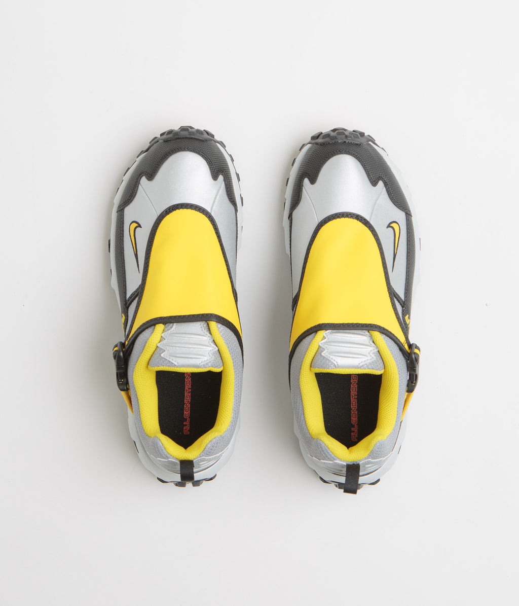 Nike ACG Phassad Shoes - Black / Yellow Zest - Metallic Silver