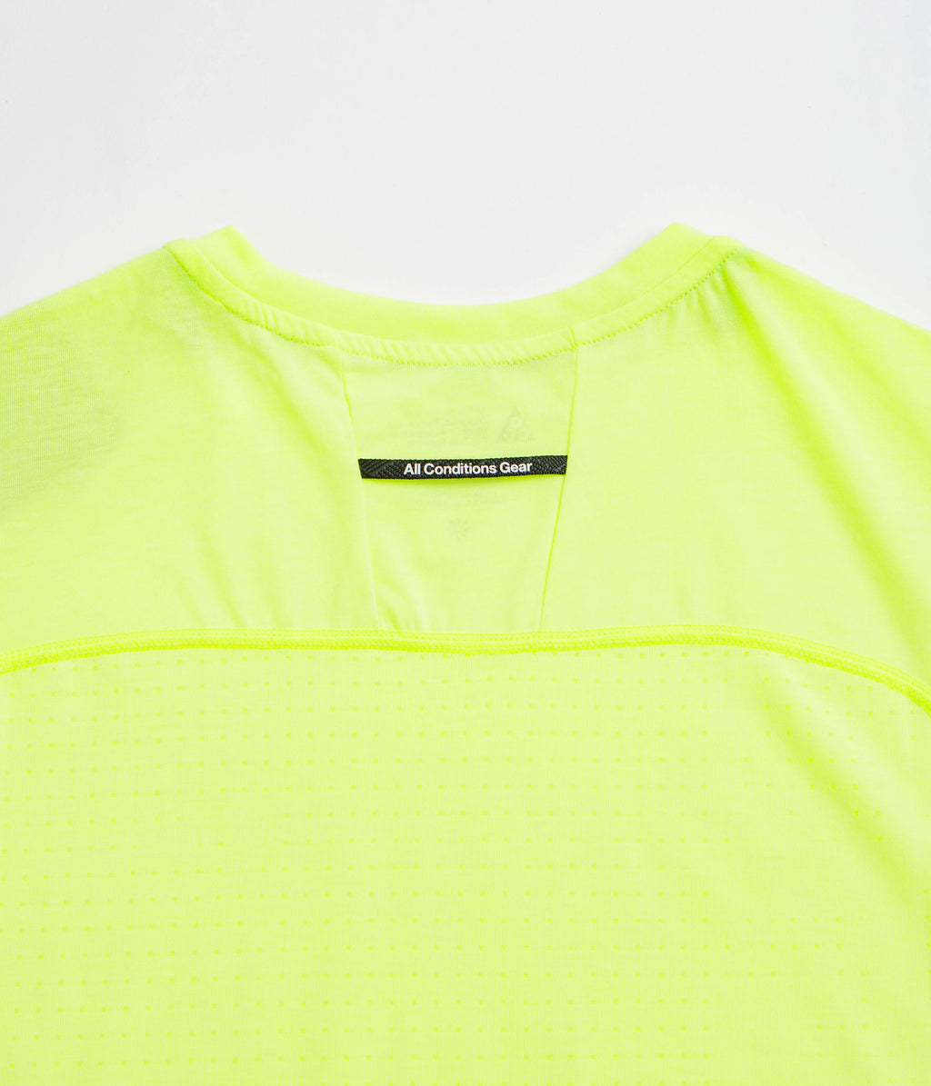 Nike ACG Solar Chase T-Shirt - Volt Ice / Mean Green / Summit White