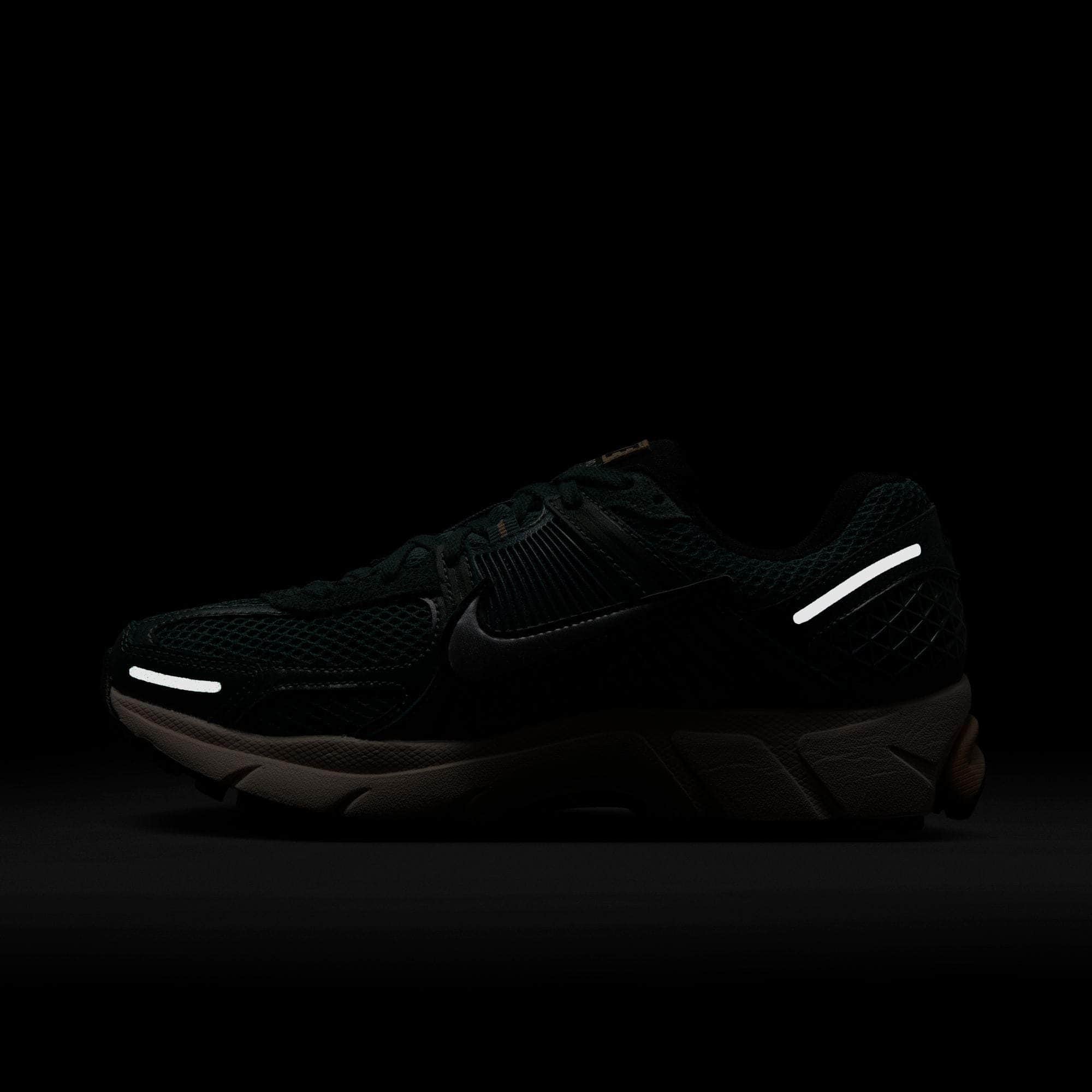 Nike Zoom Vomero 5 - Women's